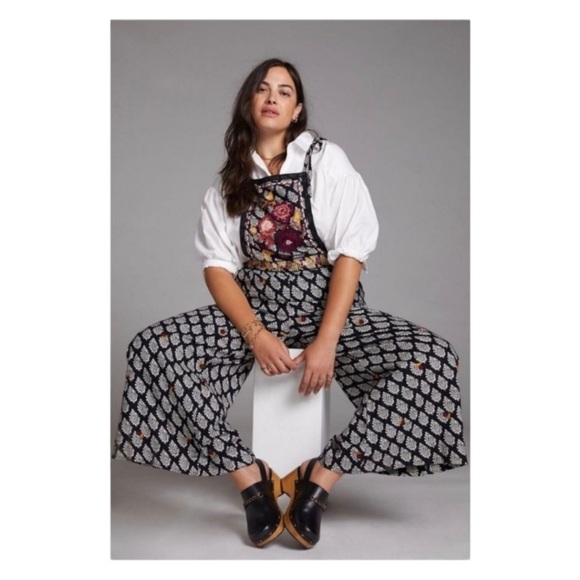 NWT ANTHRO Black Floral Embroidered Wide Leg Apron Jumpsuit Overalls Size 10 - Picture 10 of 16